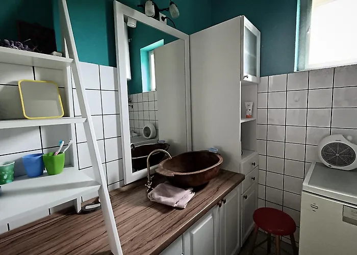 Bohemfeszek Vendeghaz בלטונפנבש